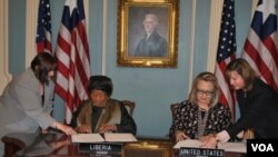 US Secretary of State Hillary Clinton and Liberian President Ellen Johnson Sirleaf 