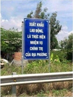 Một tấm biển tuyên truyền cho chương trình xuất khẩu lao động của Việt Nam.