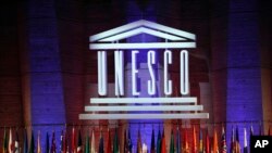 En esta imagen de archivo, tomada el 4 de noviembre de 2017, el logo de la Organización de Naciones Unidas para la Educación, la Ciencia y la Cultura (UNESCO), durante la 39na sesión de la Conferencia General en la sede del organismo en París, Francia. (A