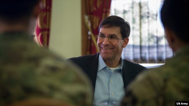 时任美国陆军部长的埃斯珀 Mark Esper 2018年1月访问韩国（美国陆军照片）