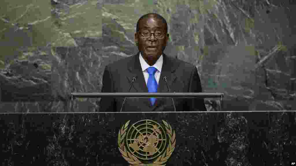 Robert Mugabe, le chef de l&#39;Etat du Zimbabwe, prononce un discours lors de la 70e session de l&#39;Assemblée générale de l&#39;ONU, au siège des Nations unies, 28 septembre 2015.