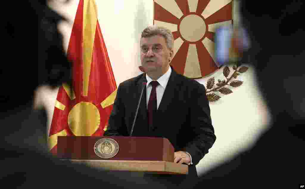 رئیس جمهوری مقدونیه با تغییر نام این کشور مخالف است. یونان و مقدونیه بر سر نام این کشور اختلاف داشتند و به همین دلیل آتن مانع عضویت مقدونیه در اتحادیه اروپا بود. یونان نگران است مقدونیه با این نام به دنبال اراضی شمالی یونان باشد. قرار است مقدونیه به جمهوری مقدونیه شمالی تغییر نام دهد.