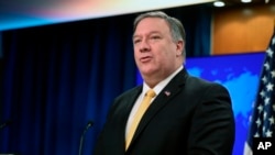 Mike Pompeo diz que saída definitiva será em seis meses