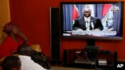 Kenyans watch as the President of the Republic of Kenya, Mwai Kibaki addresses the nation, Friday, March 1, 2013 in Nairobi, Kenya, ahead of the Monday March 4, 2013 general election. 