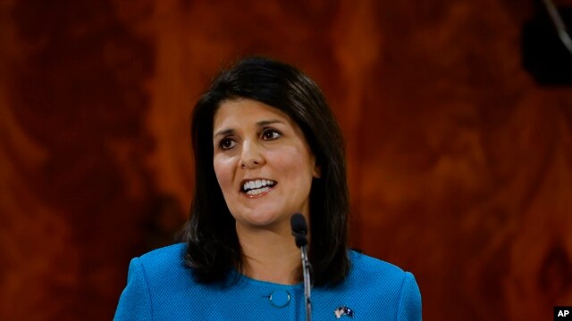 En 2012, Haley habló en la Convención Nacional Republicana y realizó una gira por el país para promover su libro biográfico, "No se Puede no es una Opción".