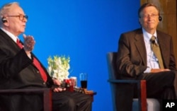 巴菲特和盖茨在北京记者会上