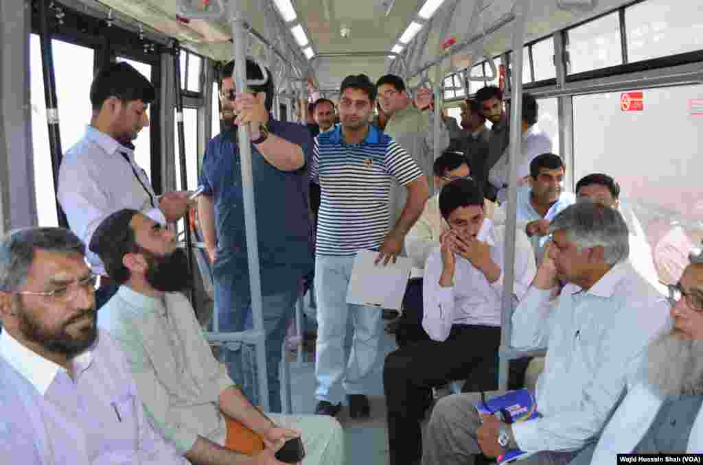 ہر بس میں 150 مسافروں کے سفر کرنے کی گنجائش ہے۔