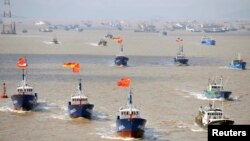 Các tàu cá khởi hành từ cảng Shenjiawan ở Chiết Giang hướng tới khu vực đánh cá ở biển Đông Trung Hoa.