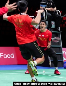Ekspresi Jonatan Christie setelah memenangkan pertandingan tunggal putra melawan Li Shi Feng dari China dalam laga Piala Thomas. (Foto: Claus Fisker/Ritzau Scanpix via REUTERS)
