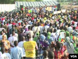 The Ministry of Justice’s Maurice Kamto, who is leading the Movement for Cameroon’s Renaissance (MRC) party to the polls, campaigns in Maroua, on Oct. 1, 2018. (ME Kindzeka for VOA)