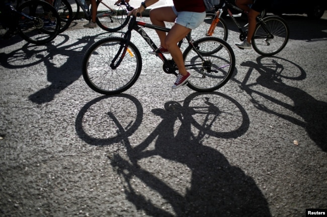 Bicyclists take part in a ride organized by BLH Masa Critica Habana to promote cycling as a clean and sustainable mode of transport, in Havana, Cuba, Aug. 5, 2018.