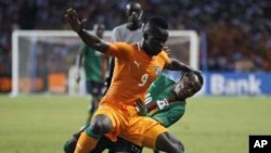 Le joueur ivoirien Cheikh Ismaël Tiote pendant la CAN, dans le Stade de l’Amitié au Gabon. Le 12 fevrier 2012.