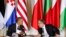 AQSh prezidenti Barak Obama Varshavada Polsha prezidenti Bronislav Komorovskiy (o'ngda) bilan uchrashmoqda, 3 iyun, 2014-yil