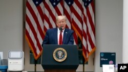 El presidente Donald Trump se dirige a los medios durante una rueda de prensa celebrada en la Casa Blanca.