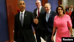 Las reuniones opuestas ponen de relieve una de las principales batallas que se avecinan en la transición de la Casa Blanca de Obama al presidente electo Donald Trump.