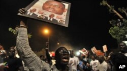 Supporters of Senegalese opposition challenger Macky Sall celebrate their candidates election victory in Dakar, March 25, 2012.