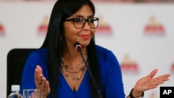 La medida contra los opositores fue tomada por unanimidad, como lo han venido haciendo hasta ahora los 545 chavistas que forman la Constituyente presidida por Delcy Rodríguez.