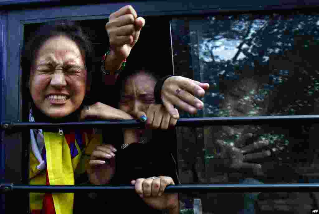 Tibetan exiles shout slogans from a police van after being detained during a protest outside the venue where Chinese Premier Wen Jiabao is addressing a gathering on India-China relations, in New Delhi December 16. REUTERS/Adnan Abidi