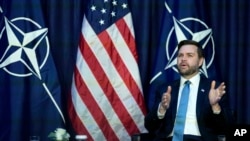 El vicepresidente de EEUU, JD Vance, habla durante una reunión bilateral con el secretario general de la OTAN, Mark Rutte, en el marco de la Conferencia de Seguridad de Múnich, en Múnich, Alemania, el viernes 14 de febrero de 2025.