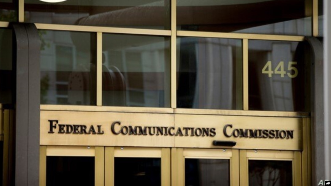 位於華盛頓的聯邦通訊委員會(FCC)總部入口。