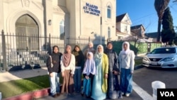 Jemaah Masjid At Thohir di Los Angeles, California (dok: VOA)