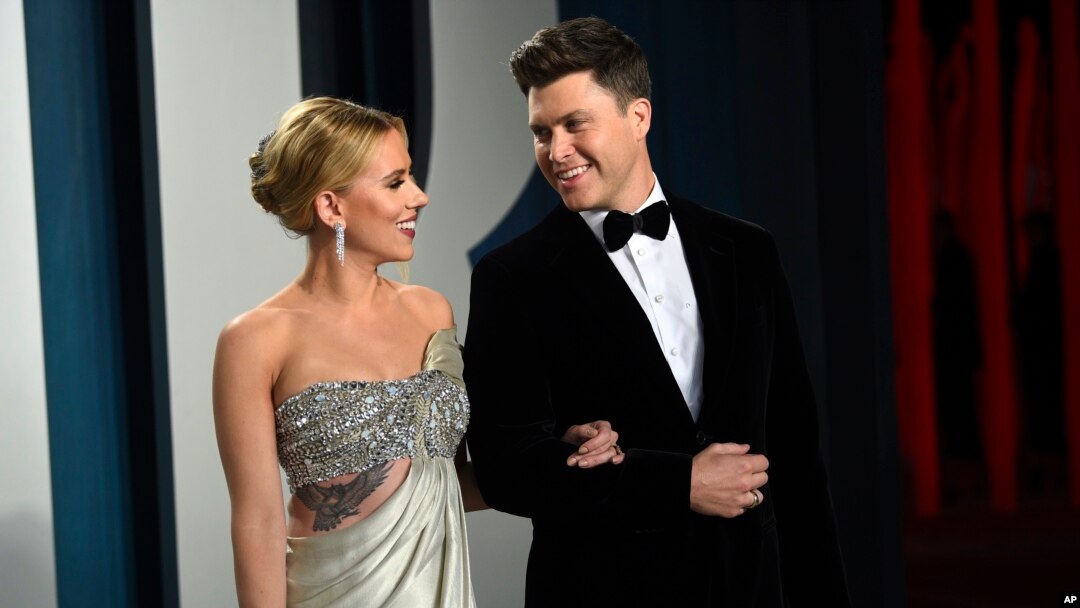 People Scarlett Johansson Colin Jost