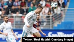 Cristiano Ronaldo signe son deuxième but, de la tête, lors du match de la Liga contre Eibar à Ipurua, 10 mars 2018. (Twitter/Real Madrid)