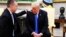 Дональд Трамп с пастором Брансоном в Белом доме
