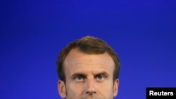 Le ministre sortant Emmanuel Macron lors d'une conférence de presse à Bercy, Paris, France, le 30 août 2016.