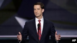 លោក Tom Cotton សមាជិក​ព្រឹទ្ធ​សភា​ថ្លែង​ក្នុង​សន្និបាត​ជាតិ​របស់​គណបក្ស​សាធារណរដ្ឋ នៅ​ក្នុង​ក្រុង Cleveland កាលពី​ថ្ងៃទី១៨ ខែកក្កដា ឆ្នា២០១៦។