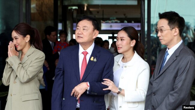 FILE - Former Thai Prime Minister Thaksin Shinawatra walks with his son Panthongtae Shinawatra and daughters Paetongtarn Shinawatra and Pintongtha Kunakornwong at Don Mueang airport in Bangkok, Thailand August 22, 2023.