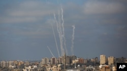 20일 가자시티에서 이스라엘을 향해 로켓이 발사됐다.