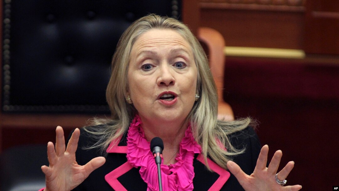 Mantan Menlu Hillary Clinton, mempertimbangkan untuk maju sebagai Capres AS tahun 2016 (foto: dok).