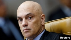 ARCHIVO - El juez de la Corte Suprema de Brasil, Alexandre de Moraes, asiste a una sesión de la Corte Suprema en Brasilia