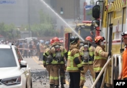 Firefighters work to extinguish a fire at a lithium battery factory in Hwaseong, South Korea, June 24, 2024. (Yonhap)