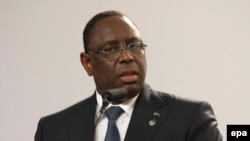 Le président du Sénégal Macky Sall parle lors de la dernière conférence de presse conjointe avec le Premier ministre maltais Joseph Muscat et le Président du Conseil européen, Donald Tusk (non visibles) après la deuxième journée du Sommet de La Valette sur