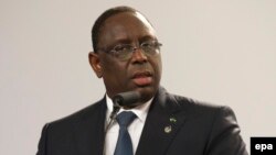 Le président du Sénégal Macky Sall parle lors de la dernière conférence de presse conjointe avec le Premier ministre maltais Joseph Muscat et le Président du Conseil européen, Donald Tusk (non visible) après la deuxième journée du Sommet de La Valette, le 12 novembre 2015.