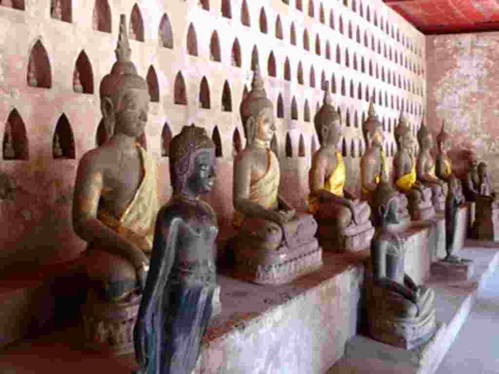 The maintenance of Sisaket Temple in Vientiane, Lao's capital which is one of 8 projects prepared for the celebration of 450 anniversary of Vientiane capital foundation