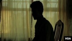 عمر میگوید که گروۀ داعش از بیسوادی او استفاده کرده و او را استخدام کردند