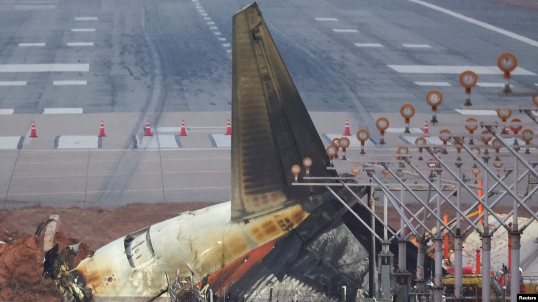 Secuelas del accidente de Jeju Air en el aeropuerto de Muan en Corea del Sur el 30 de diciembre de 2024.