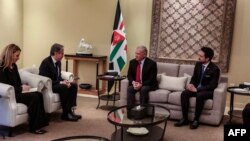 Raja Yordania Abdullah II dan Putra Mahkota Hussein menerima kunjungan Menteri Luar Negeri AS Antony Blinken di ibu kota Amman hari Minggu (7/1).
