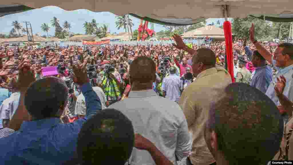 Rais Kenyatta awahutubia wakazi wa Port Reitz Mombasa 