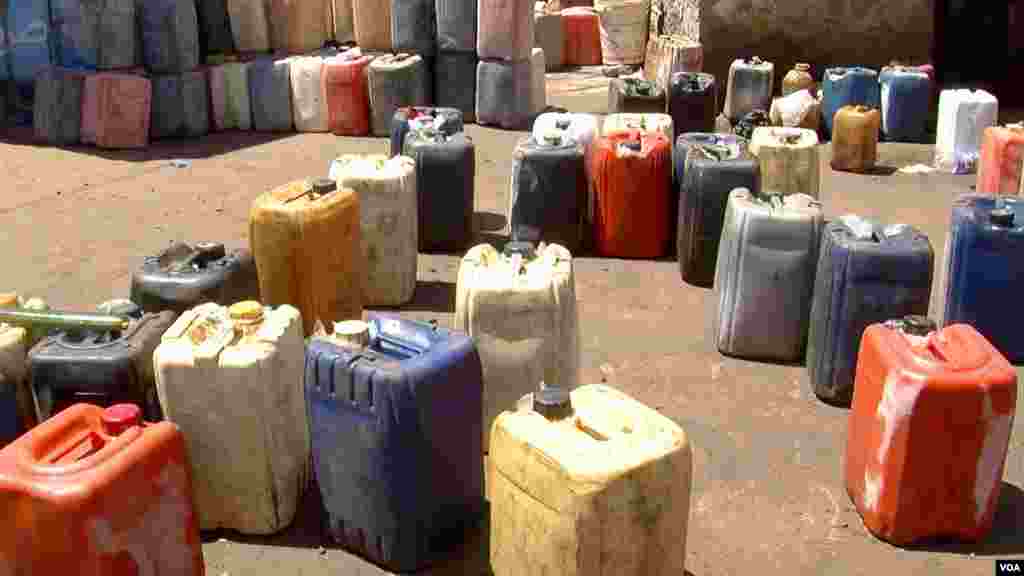 Libyan oil is now smuggled in truck reservoirs and poured into containers like these on Tunisian side of border. (L. Bryant/VOA)