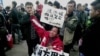 广东示威者连续两天抗议新闻检查
