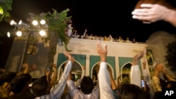 Former prime minister Nawaz Sharif, fourth from left, waves to supporters in Lahore, May 11, 2013.