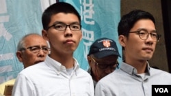 香港前雨伞运动学生领袖黄之锋(左)和罗冠聪(美国之音汤惠芸拍摄)