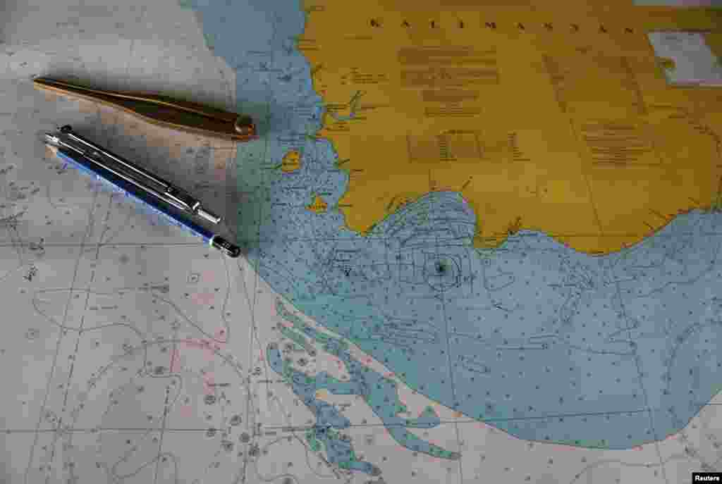 A map with the mark "TKP," center, believed to indicate the possible location of the wreckage of AirAsia Flight 8501, is seen onboard SAR ship Purworejo at Kumai port, Pangkalan Bun district, Jan. 1, 2015. 