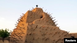 A general view shows the Tomb of Askia, which was built in 1485 for the burial of Toure, the ancient king of the Songhai Empire, in the northeastern Malian city of Gao September 6, 2012. Islamists of the Ansar Dine rebel group, which in April seized Mali'