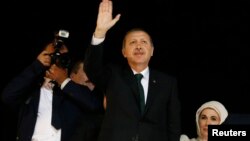 Turkey's Prime Minister Tayyip Erdogan (C) waves to supporters after arriving at Istanbul's Ataturk airport early June 7, 2013.