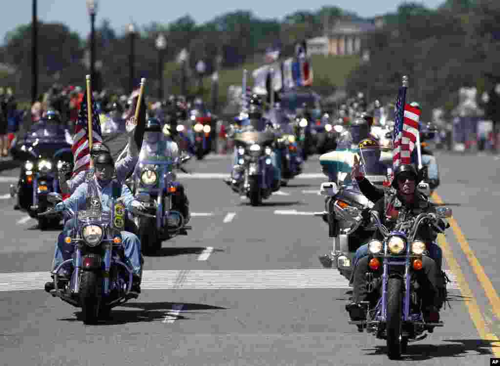 Motorcyclists ride across the Memorial Bridge into Washington during the annual Rolling Thunder "Ride for Freedom" parade ahead of Monday's Memorial Day celebration, May 26, 2013. 